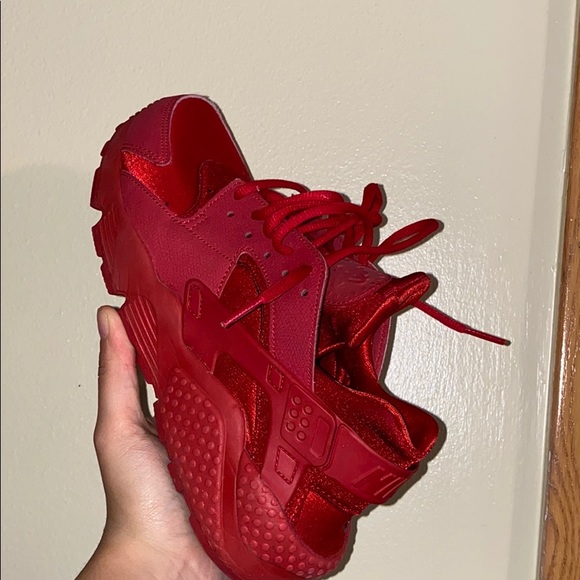 nike air huarache triple red